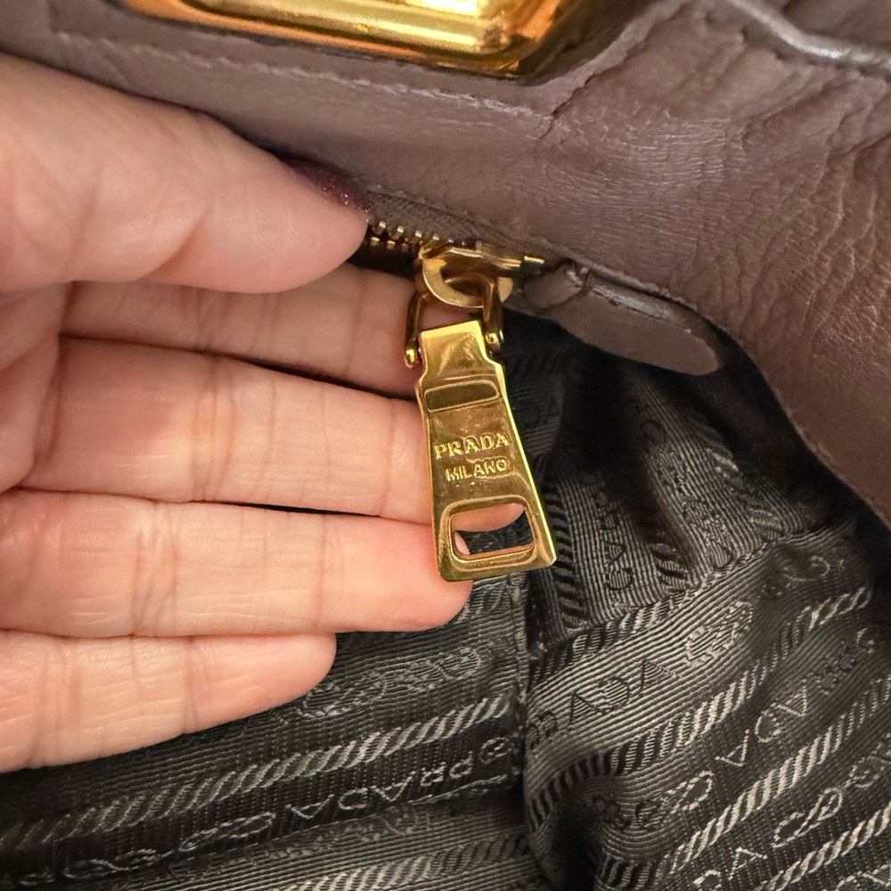 ✨ Authentic Prada Taupe Leather Gaufre 2-Way Bag ✨ - Picture 5 of 10